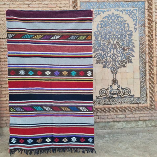 Berber Kilim Rug – Handwoven Authenticity 3.2 x 4.8 FT